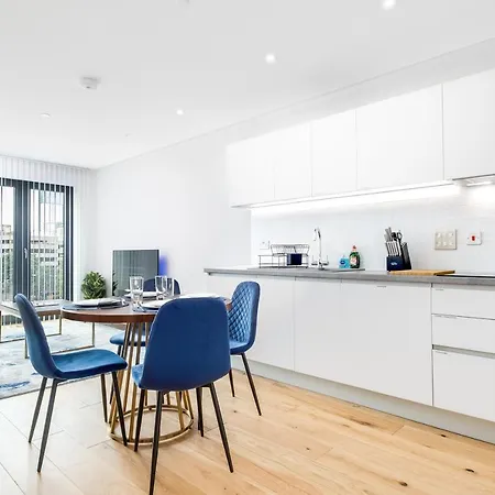 Maevela Apartments - New Build Luxury Apt With Juliet Balcony - 5 Min Walk From Bullring & Cube & Mailbox & New Street Station - Free Netflix & Wifi Apartman